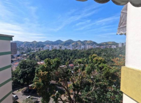 Quarto com ar condicionado em apt compartilhado e estacionamento grátis